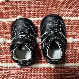 Riley Roos black and white shoes